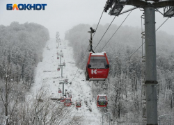 Из-за сильного ветра закрыли часть трасс и канатных дорог в Сочи