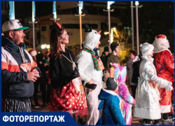 «Яркое и значимое событие»: в Сочи состоялся предновогодний карнавальный забег