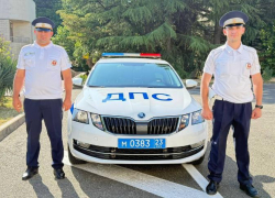 Сквозь пробки полицейские привезли в больницу Сочи 3-летнего ребенка со сломанной ногой