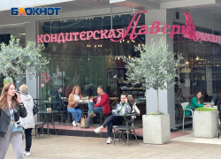 Блогер рассказала, какие слова и шутки выдают приезжих в Сочи
