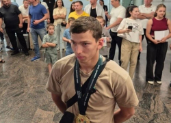В аэропорту Сочи встретили чемпиона мира по дзюдо Тимура Арбузова