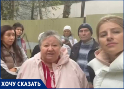 Жители Сочи борются с застройщиком, который вырубает вековые деревья, спасающие их дом от оползня