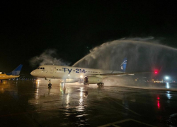 Первый пассажирский рейс обновлённого Ту-214 приняли в Сочи