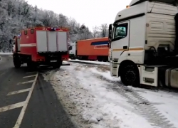 В Туапсе спасатели помогают автомобилистам