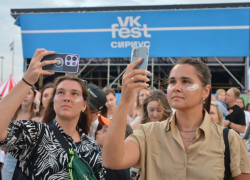 Гид по VK Fest в Сириусе: в программе ― «Комната культуры», Три дня дождя, JONY, танцы под Sigma Boy и конкурсы в стиле «Формулы-1»