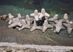 В Абхазии приступили к защите железнодорожных путей от штормовых волн