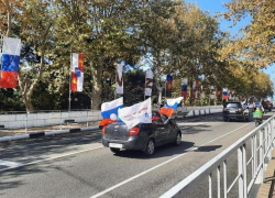 Масштабный автопробег в поддержку Владимира Путина состоялся в Сочи