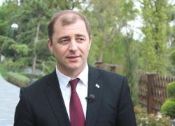 Лидер оппозиции Абхазии Адгур Ардзинба улетел в ОАЭ