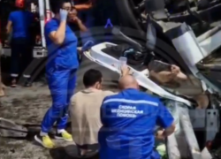 Водитель «Газели» пострадал после опрокидывания на трассе «Джубга-Сочи»