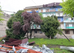 Ураганный ветер снес крыши четырех многоэтажек в Абхазии