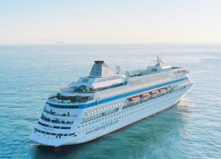 Круизный лайнер «Astoria Grande» застрял в сочинском порту из-за сильного ветра