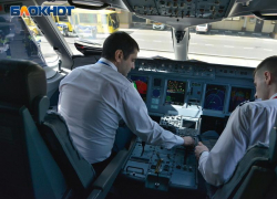 Пилот самолета, летевшего из Сочи в Москву, пролил чай на панель приборов и спалил ее