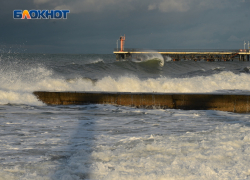 Штормовое предупреждение на два дня объявлено в Сочи