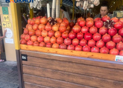 Гранат оказался в 10 раз дороже помидоров на рынке Сочи