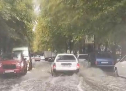 Центр Адлера ушел под воду из-за проливного дождя