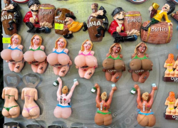  Магниты с огромными сиськами и жопами впечатлили туристов в Сочи