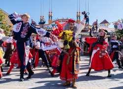 День рождения Бабы Яги отметят в Сочи Парке