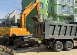 Последствия оползня начали устранять в ЖК «Министерские озера» Сочи