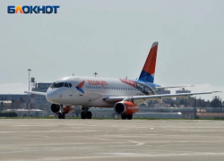 Во время полета у пассажирского самолета Анталья-Сочи треснуло стекло 