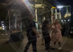 Обзывали жирной свиньей и облили колой: эпатажная женщина столкнулась с агрессией кавказцев в Сочи