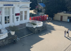 Жители Сочи гадают о судьбе инсталляции на станции «Лазаревская»