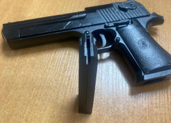 Приезжий в Сочи угрожал автомобилисту пистолетом