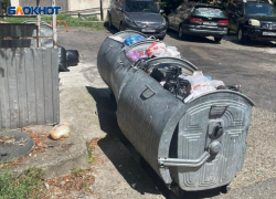 Грузчик мусоровоза осудили за смерть пьяного мужчины, уснувшего в контейнере в Сочи