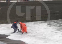 Шторм выбросил труп мужчины в Сочи