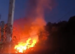 Пьяного мужчину достали из горящего дома в Сочи