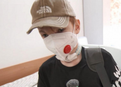 Мальчик, чье лицо разорвали собаки в Сочи, впервые встретился с своим спасителем