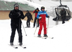 Вместе с Владимиром Путиным и Александром Лукашенко на лыжах покатался и Николай Лукашенко