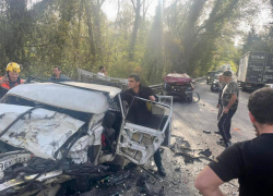 Лобовое столкновение с четырьмя пострадавшими произошло на трассе Джубга-Сочи