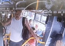 В Сочи пассажир автобуса похитил рюкзак водителя прямо у него из-под носа