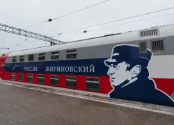 Книга с пророчествами и лагман в ресторане: как выглядит поезд в честь Жириновского, запущенный в Сочи