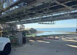 Загадочный шлагбаум перекрыл проезд к морю жителям Сочи