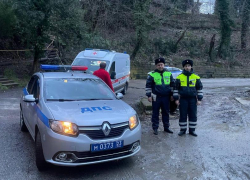 Мужчине с инсультом помогли полицейские Сочи