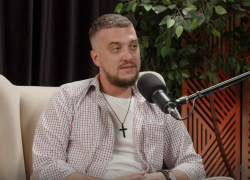 Блогера из Сочи, который вымогал деньги с застройщика, отправили в колонию