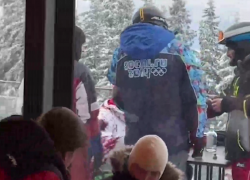 Мужчина катался на горнолыжном курорте Украины в куртке «Сочи 2014»