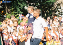 Последний звонок для более чем 10 тысяч выпускников прозвучал в Сочи