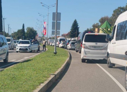 Километровые пробки вызвали ремонтные работы «Водоканала» Сочи