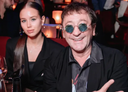 Лепс курит в сторонке, пока его невеста Аврора судится с Боней