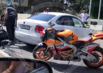 Виновник скрылся: 41-летний мотоциклист погиб на трассе в Сочи 