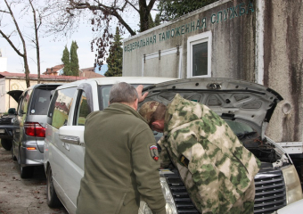 Таможенники Сочи передали 4 конфискованные машины в зону СВО
