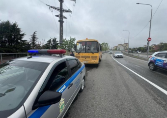 Школьный автобус без разрешения на перевозку детей выявили в Сочи