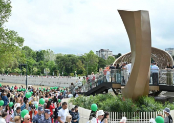 На открытие моста «Волшебный лист» за 500 миллионов в Сочи пришли тысячи россиян