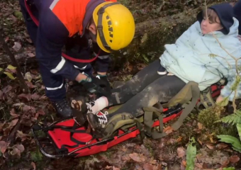 Туристка травмировала ногу, гуляя по лесу в Сочи