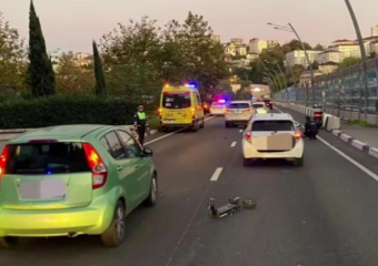 8-летний водитель электросамоката погиб, попав под колеса двух машин на трассе в Сочи