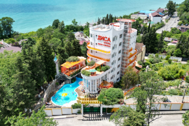 Отель "Диса" - бронирование номеров и отдых у моря