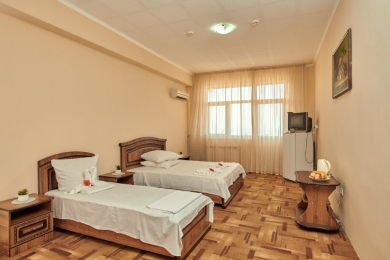 Бронирование номеров и отдых для всей семьи в отеле «Глобус» - 