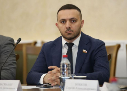  Учил молодежь политике бизнесмен и депутат ГорСобрания Сочи Микаел Багманян